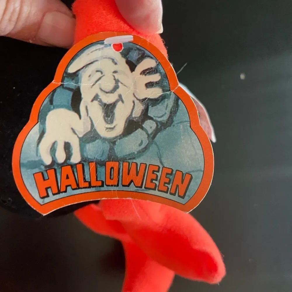 Vintage Fluffies brand Sonic laughing witch plush shakes and laughs halloween